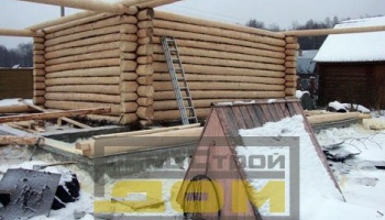 Сборка сруба дома с выносами веранды