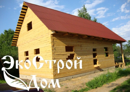 Одноэтажный дом из бруса с рубленными фронтонами