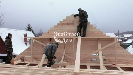 СБорка рубленных фронтонов крыши